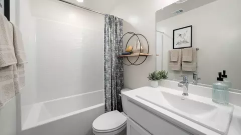 Bath - 8107 Crofton Way, Bakersfield, CA 93307 photo 1 of 4