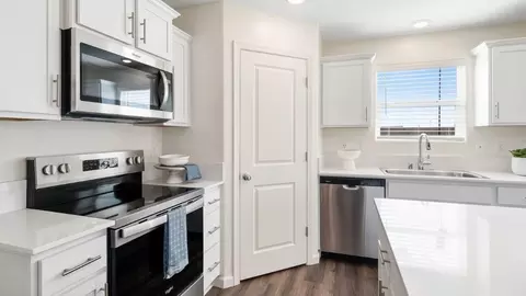 Kitchen - 8107 Crofton Way, Bakersfield, CA 93307 photo 3 of 5