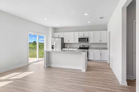 Kitchen - 224 E Millbrook Dr, Spring Hill, TN 37174 photo 6 of 9