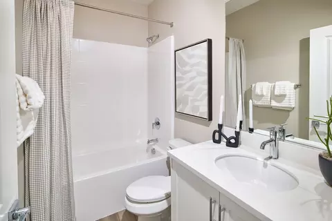 Bath - 12634 Hampton Ave, Eastvale, CA 92880 photo 2 of 4