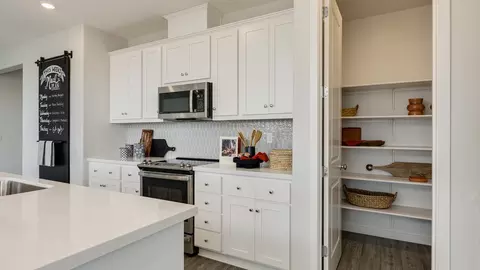 Kitchen - 1706 Shingle Ave, Manteca, CA 95337 photo 9 of 13
