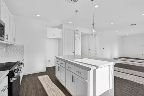 Kitchen - 1706 Shingle Ave, Manteca, CA 95337 photo 2 of 13