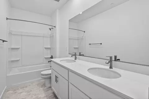 Bath - 1706 Shingle Ave, Manteca, CA 95337 photo 1 of 8