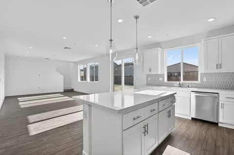 Kitchen - 1706 Shingle Ave, Manteca, CA 95337 photo 2 of 13