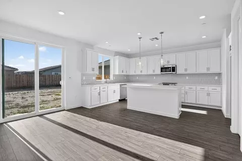 Kitchen - 1706 Shingle Ave, Manteca, CA 95337 photo 1 of 13