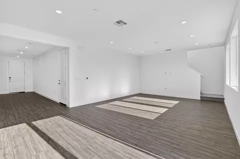Living - 1706 Shingle Ave, Manteca, CA 95337 photo 1 of 4