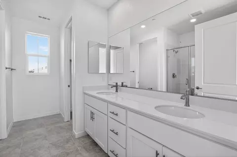 Bath - 1706 Shingle Ave, Manteca, CA 95337 photo 1 of 7