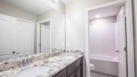 Bath - 2214 Elegant Mnr Cir, Edgewater, FL 32141 photo 4 of 7