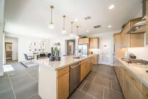 Kitchen - 7911 E Raleigh Ave, Mesa, AZ 85212 photo 7 of 8