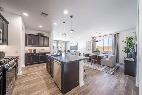 Kitchen - 7911 E Raleigh Ave, Mesa, AZ 85212 photo 4 of 8