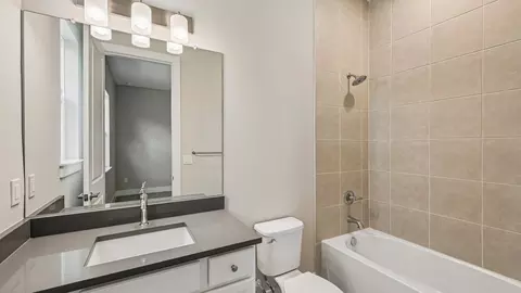 Bath - 8530 Salmar Loop, Parrish, FL 34219 photo 3 of 6
