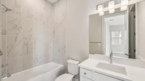 Bath - 8530 Salmar Loop, Parrish, FL 34219 photo 2 of 6