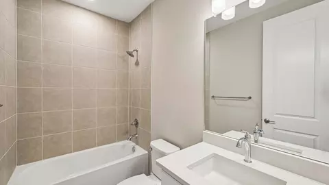 Bath - 8530 Salmar Loop, Parrish, FL 34219 photo 5 of 6
