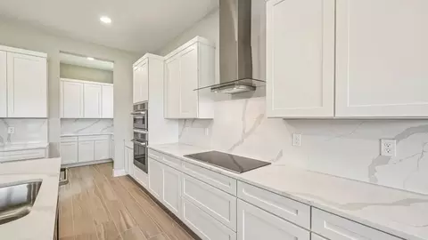 Kitchen - 8530 Salmar Loop, Parrish, FL 34219 photo 4 of 5