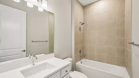 Bath - 8530 Salmar Loop, Parrish, FL 34219 photo 1 of 6