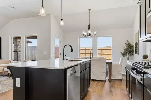 Kitchen - 16140 Tall Grass Dr, Moore, OK 73170 photo 4 of 4