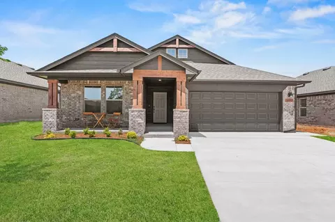 Exterior - 16140 Tall Grass Dr, Moore, OK 73170 photo 7 of 10