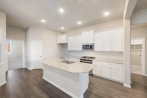 3937 Lakefield Dr, Heartland, TX 75126