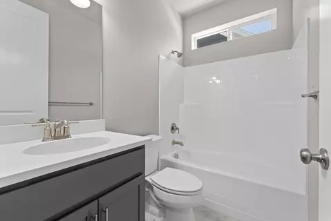 Bath - 1704 Erickson Knoll Ln, Eagle Mountain, UT 84005 photo 2 of 2