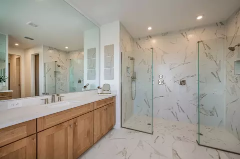 Bath - 11965 Starbright Path, Venice, FL 34293 photo 1 of 4