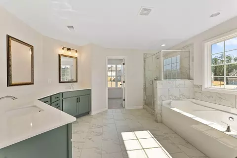 Bath - 102 Beaver Creek Way, Lagrange, GA 30241 photo 6 of 8