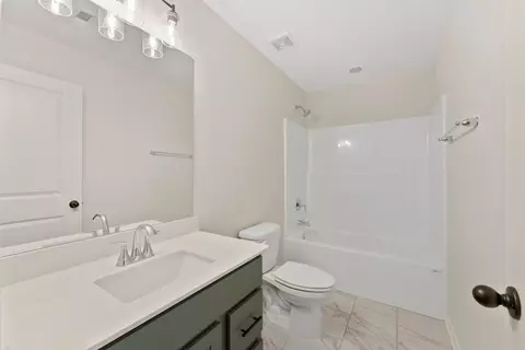 Bath - 102 Beaver Creek Way, Lagrange, GA 30241 photo 5 of 8