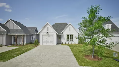 116 Honeysuckle Ln, Opelika, AL 36804