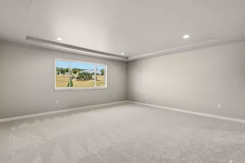 Living - 1153 Pumpkin Rdg, Eagle Point, OR 97524 photo 2 of 4