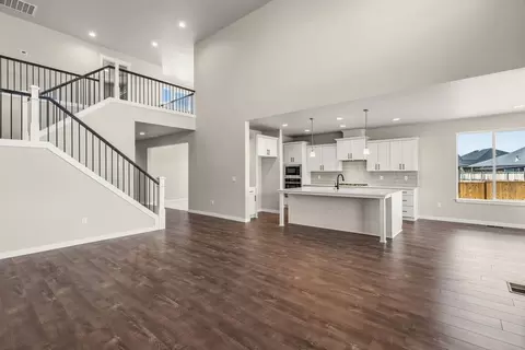 Living - 1153 Pumpkin Rdg, Eagle Point, OR 97524 photo 1 of 4