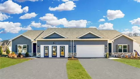 368 Gleneagles Dr, Butler, PA 16001