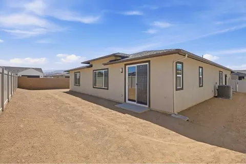 Exterior - 42954 56th St W, Lancaster, CA 93536 photo 2 of 6