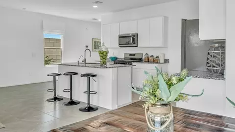 Kitchen - 6247 E Campolina Trl, Tucson, AZ 85756 photo 2 of 7