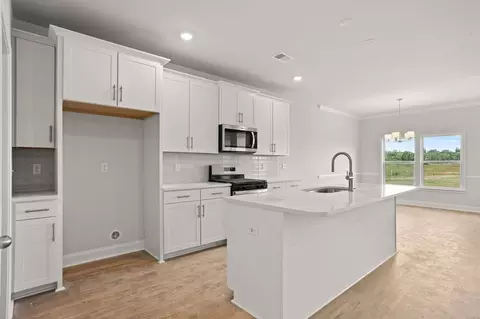 Kitchen - 554 Hydrangea St, Seneca, SC 29678 photo 2 of 4