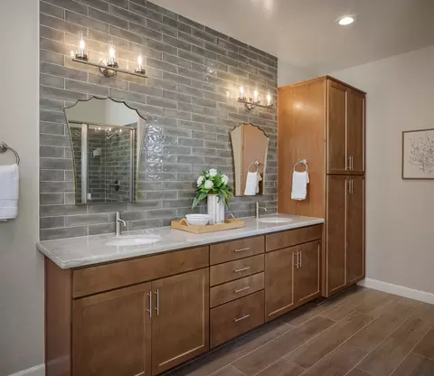Bath - 5220 W Delaware Ave, Visalia, CA 93291 photo 3 of 4