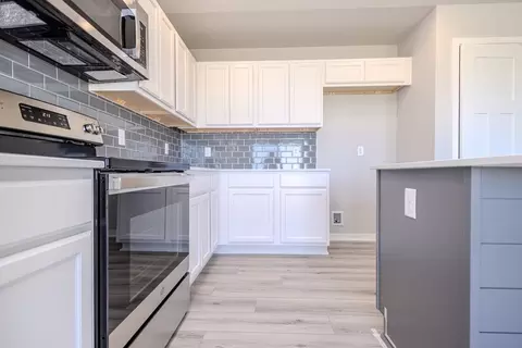 Kitchen - White Oak Ln, Granger, IA 50109 photo 3 of 3