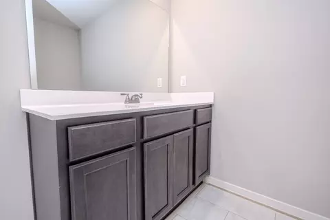 Bath - White Oak Ln, Granger, IA 50109 photo 2 of 2