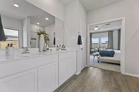 Bath - 220 W Haymaker Rd, Celina, TX 75009 photo 1 of 4