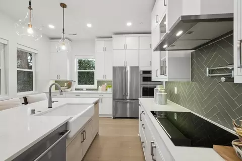 Kitchen - 18923 99th Pl NE, Bothell, WA 98011 photo 3 of 7
