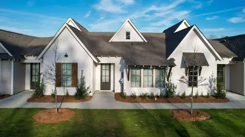 100 Firefly Ln, Opelika, AL