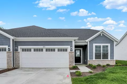 1633 Clover Crossing Dr, Greenfield, IN 46140