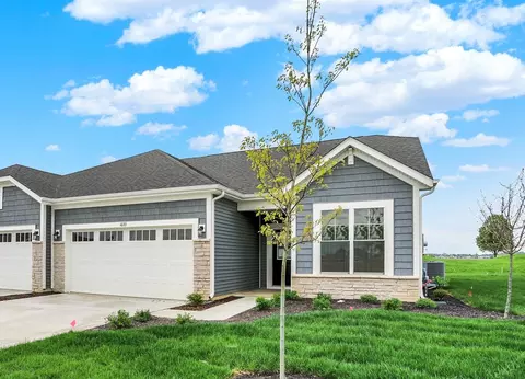 1633 Clover Crossing Dr, Greenfield, IN 46140