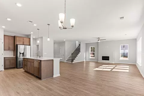 Living - 1 Lanier Ct, Pooler, GA 31322 photo 7 of 10