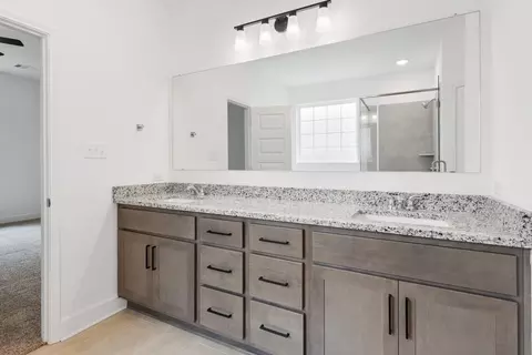 Bath - 5016 Acadia Loop, Bryan, TX 77845 photo 5 of 11