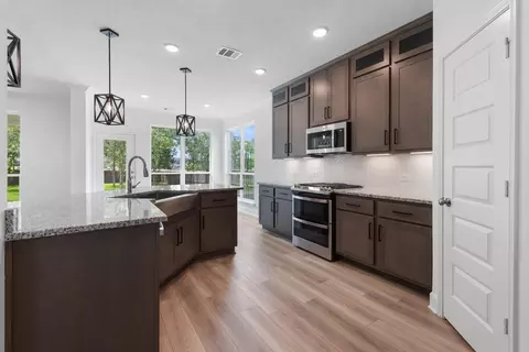 Kitchen - 5016 Acadia Loop, Bryan, TX 77845 photo 7 of 11
