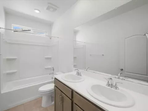 Bath - 1928 Guinness Ln, Manteca, CA 95337 photo 2 of 4