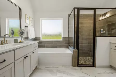Bath - 7201 E Oakland St, Broken Arrow, OK 74014 photo 4 of 4