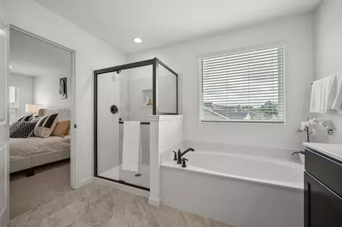 Bath - 1308 Hillside Ct, Rolla, MO 65401 photo 2 of 20