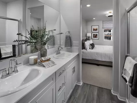 Bath - 4728 Tobar Way, Oceanside, CA 92057 photo 2 of 4
