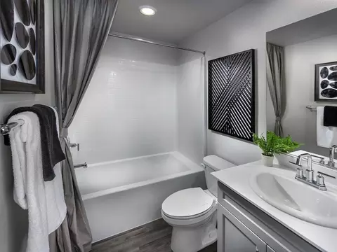 Bath - 4728 Tobar Way, Oceanside, CA 92057 photo 1 of 4