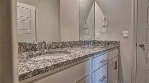 Bath - 123 Cornerstone Dr, Brandon, MS 39042 photo 11 of 15